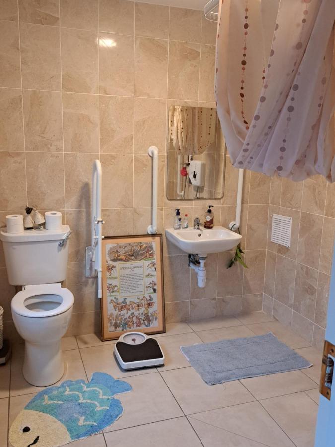 Budget Double Room In City Килкенни Экстерьер фото